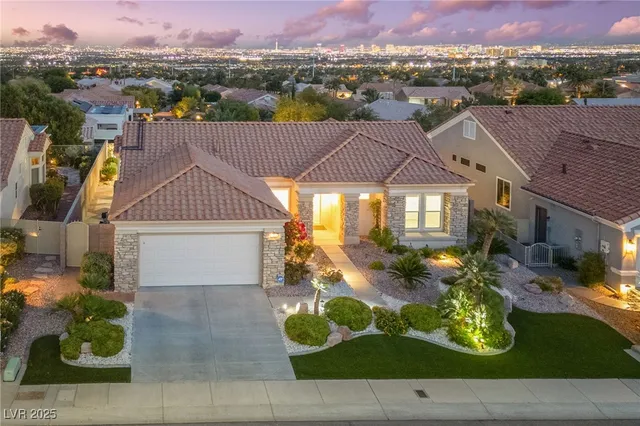 $988,000 | 1928 Hot Oak Ridge Street, Las Vegas, NV 89134