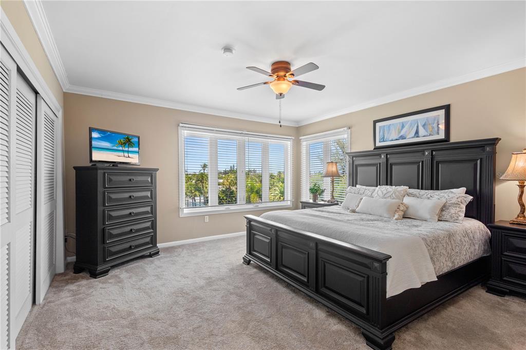 528 Forest Way Longboat Key, FL 34228 - Photo 19 of 40