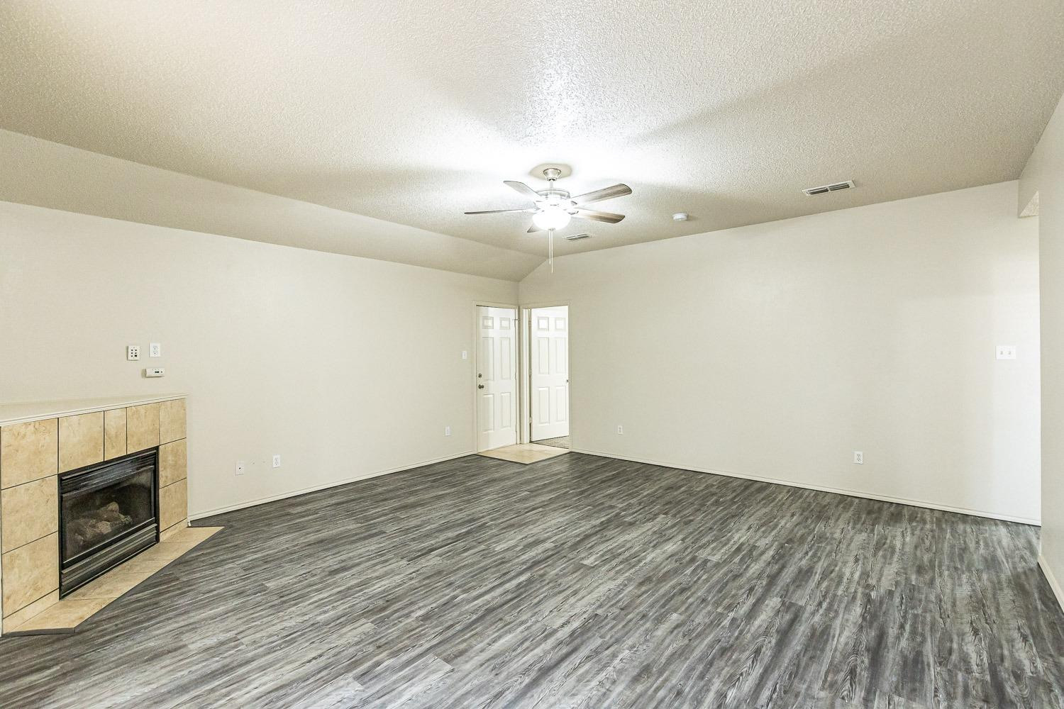 5812 96th Street, Unit B Lubbock, TX 79424 - Photo 6 of 33 Photo 6