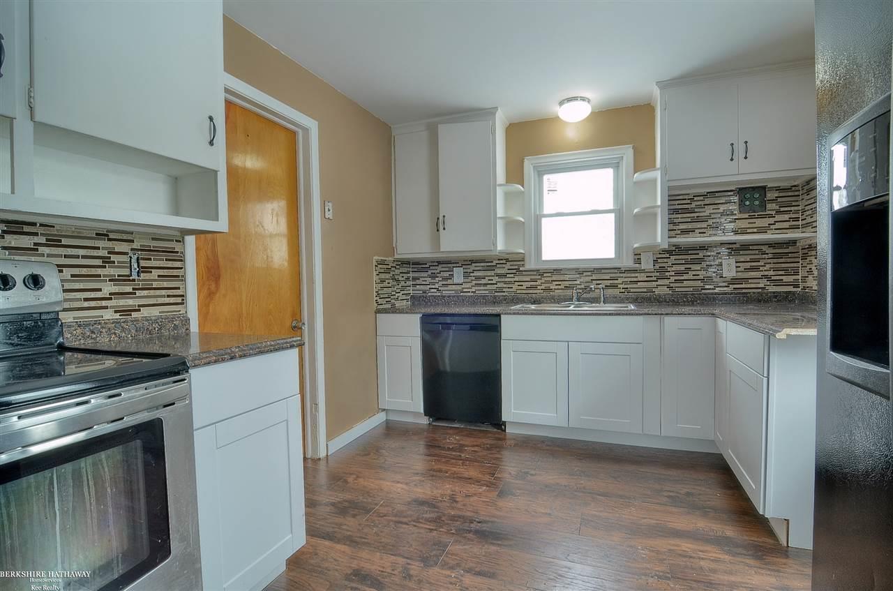 582 Demille Road Lapeer, MI 48446 - Photo 6 of 25 31371718-5.JPG