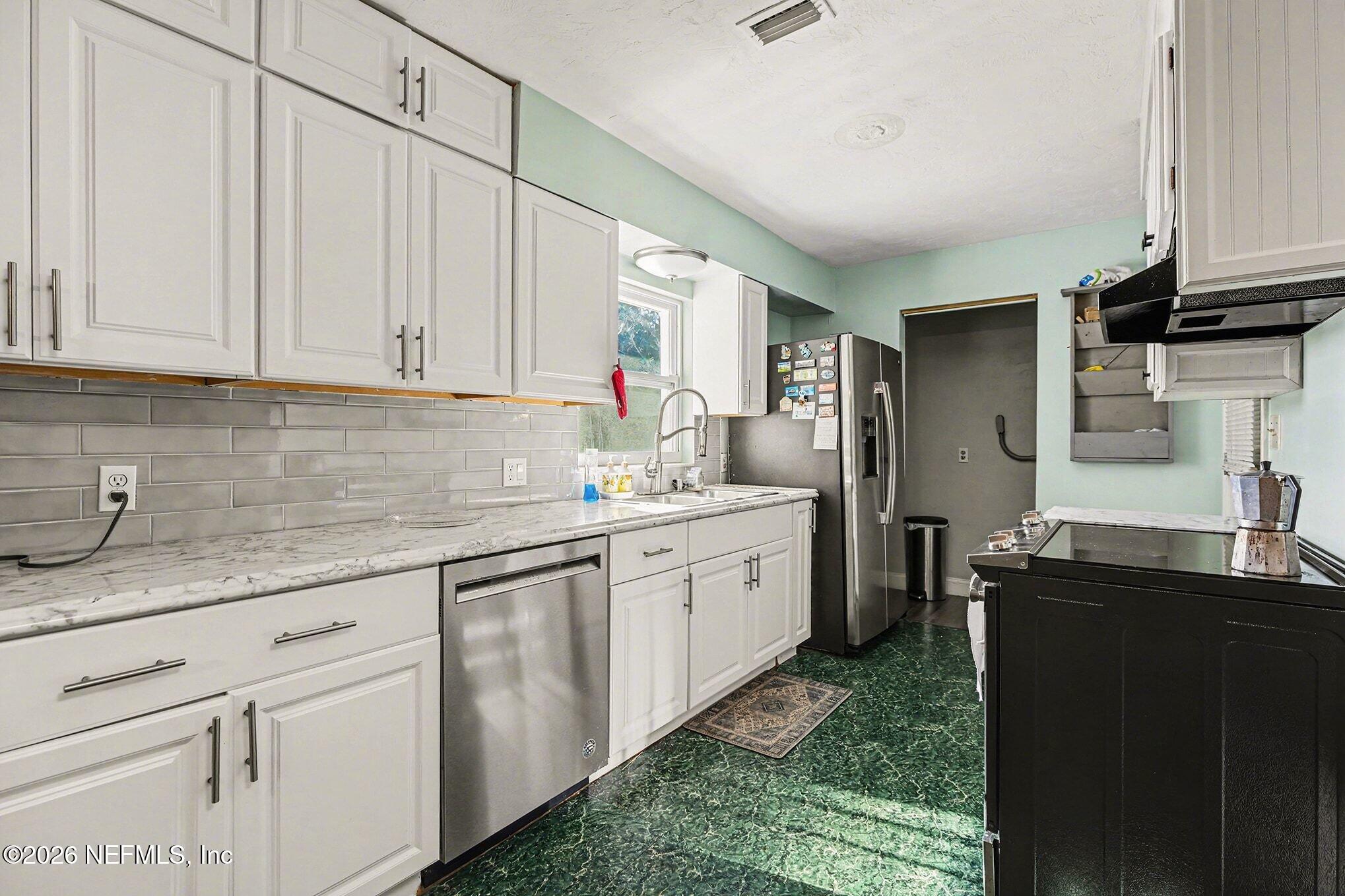 655 Pointview Road Keystone Heights, FL 32656 - Photo 17 of 38 016_file_4801