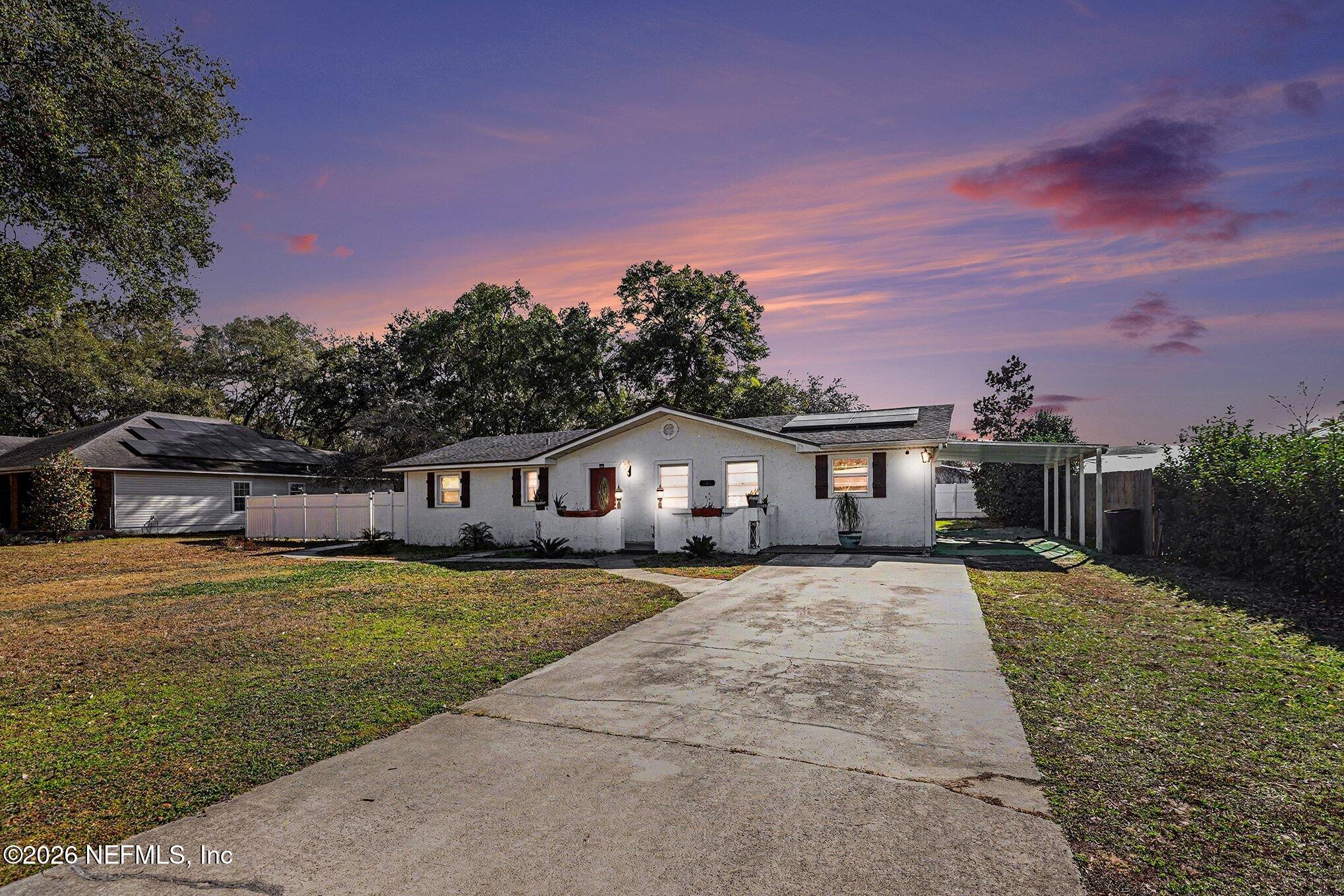 655 Pointview Road Keystone Heights, FL 32656 - Photo 3 of 38 002_file_8033
