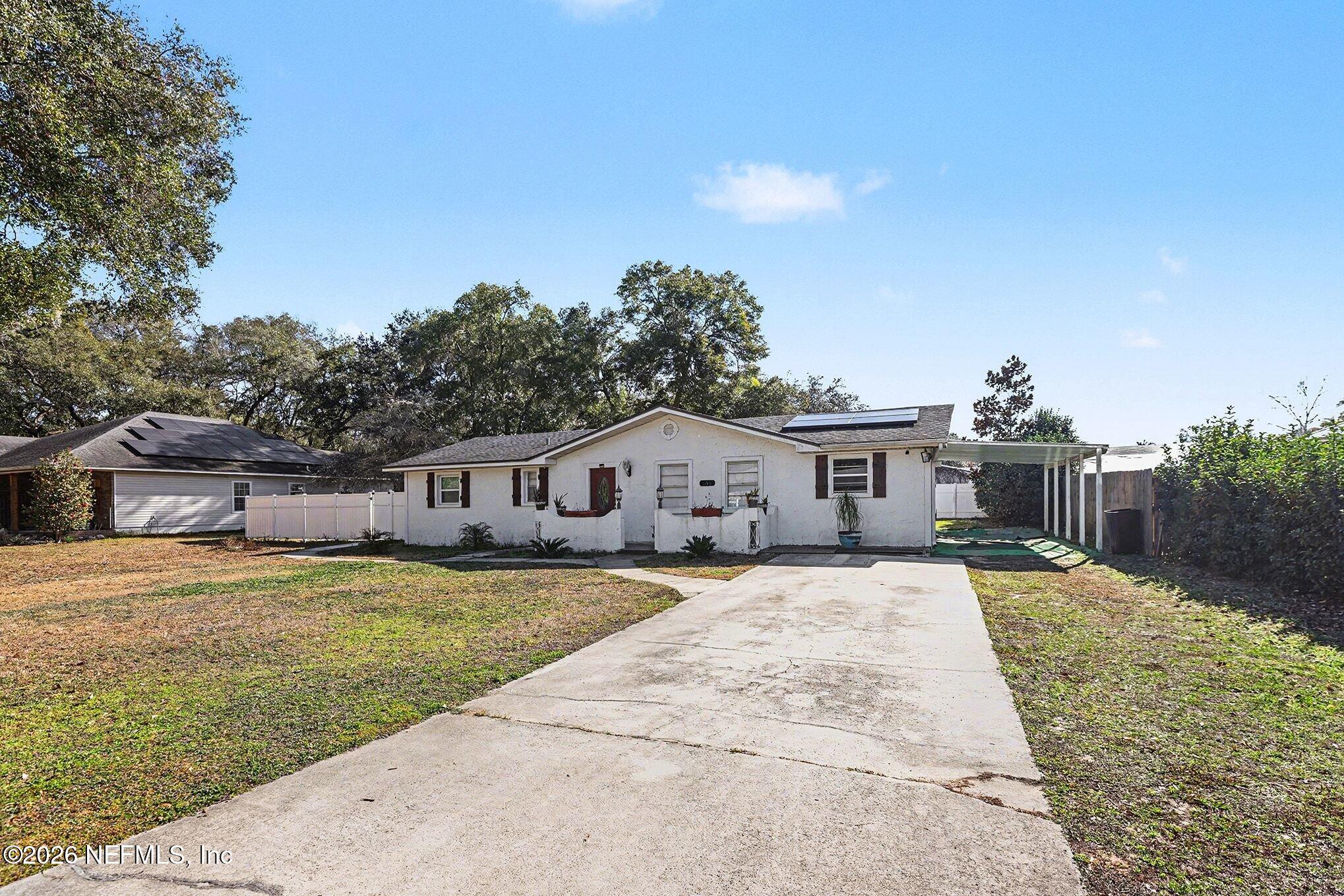 655 Pointview Road Keystone Heights, FL 32656 - Photo 5 of 38 004_file_9877