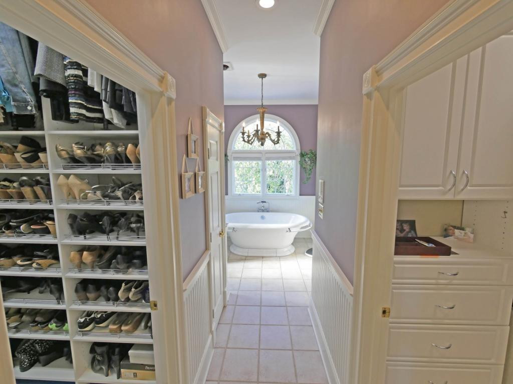 122 Reed Circle Johnson City, TN 37601 - Photo 17 of 36 Two walk in closets