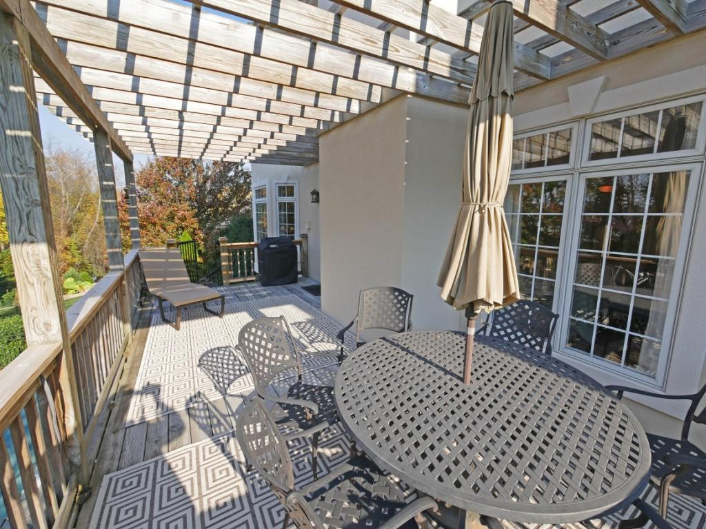 122 Reed Circle Johnson City, TN 37601 - Photo 20 of 36 Upper deck wpergola
