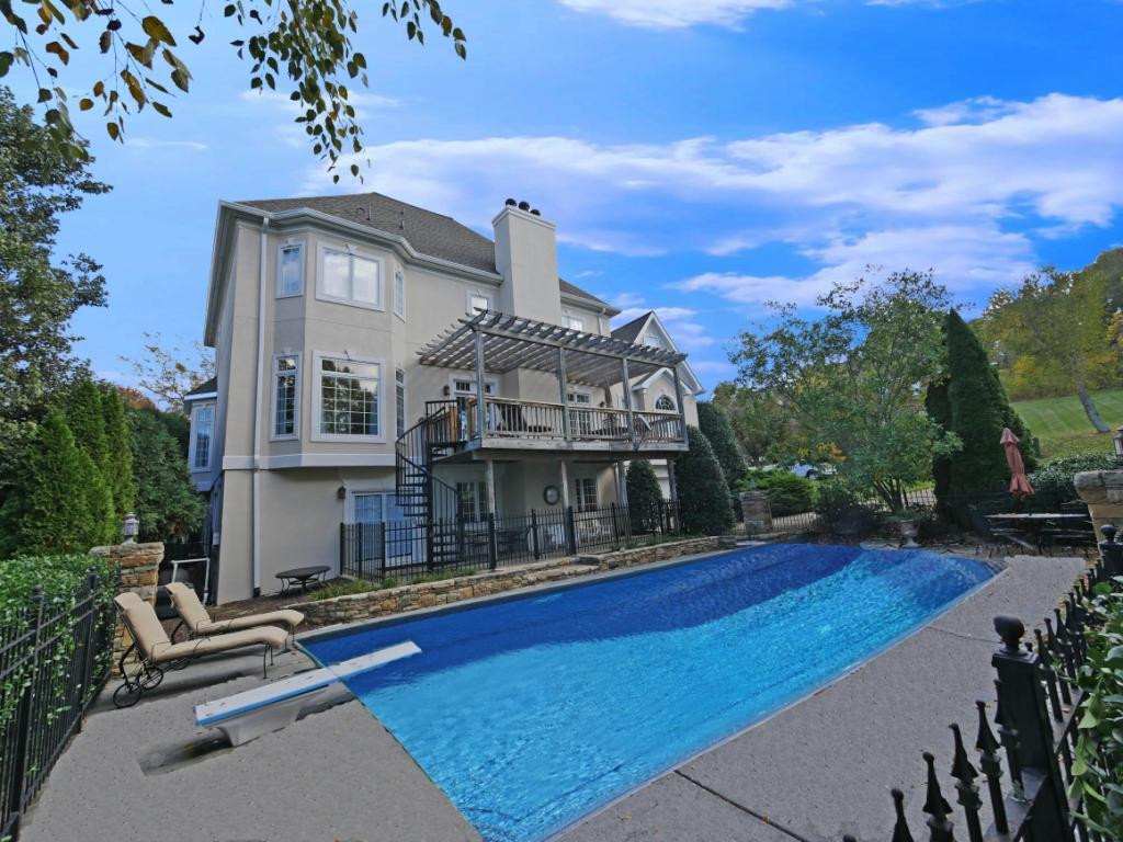 122 Reed Circle Johnson City, TN 37601 - Photo 3 of 36 Gorgeous pool