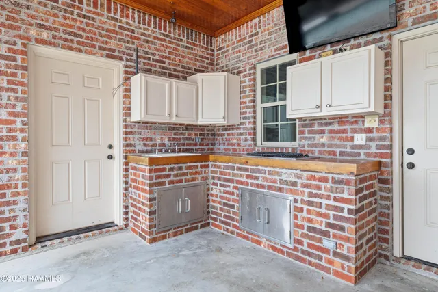 $720,000 | 119 Olinger Lane, Rayne, LA 70578