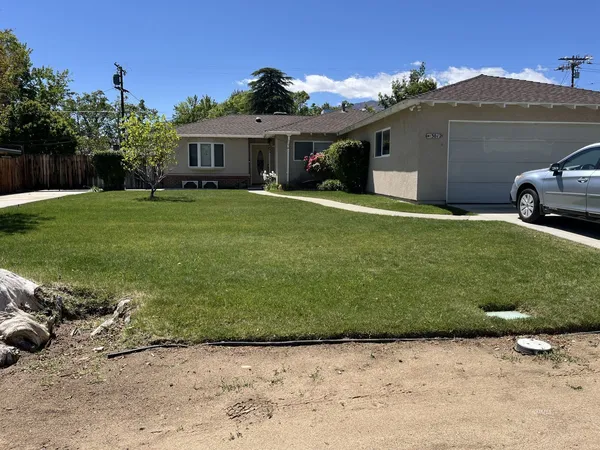 a view of a house with a backyard