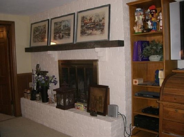 810 Roxbury Road Rockford, IL 61107 - Photo 13 of 13 a living room with furniture