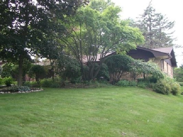 810 Roxbury Road Rockford, IL 61107 - Photo 2 of 13 a backyard of a house with lots of green space