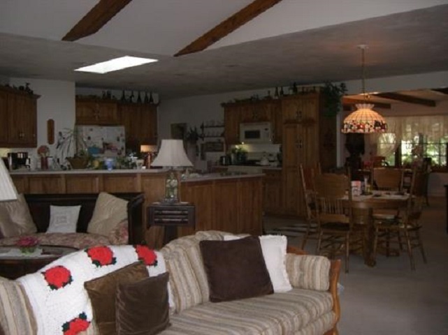 810 Roxbury Road Rockford, IL 61107 - Photo 9 of 13 a living room with furniture and a table