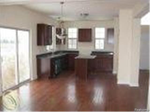 34539 Quaker Valley Road Farmington Hills, MI 48331 - Photo 5 of 9