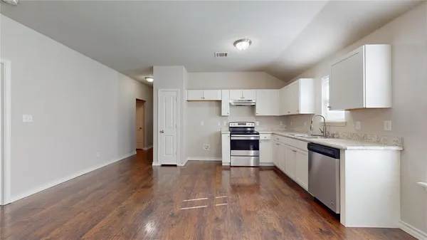 $1,700 | 2104 Daniel Street, Fort Worth, TX 76104