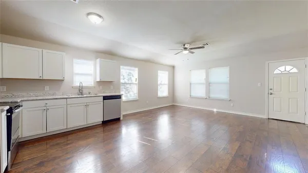 $1,700 | 2104 Daniel Street, Fort Worth, TX 76104