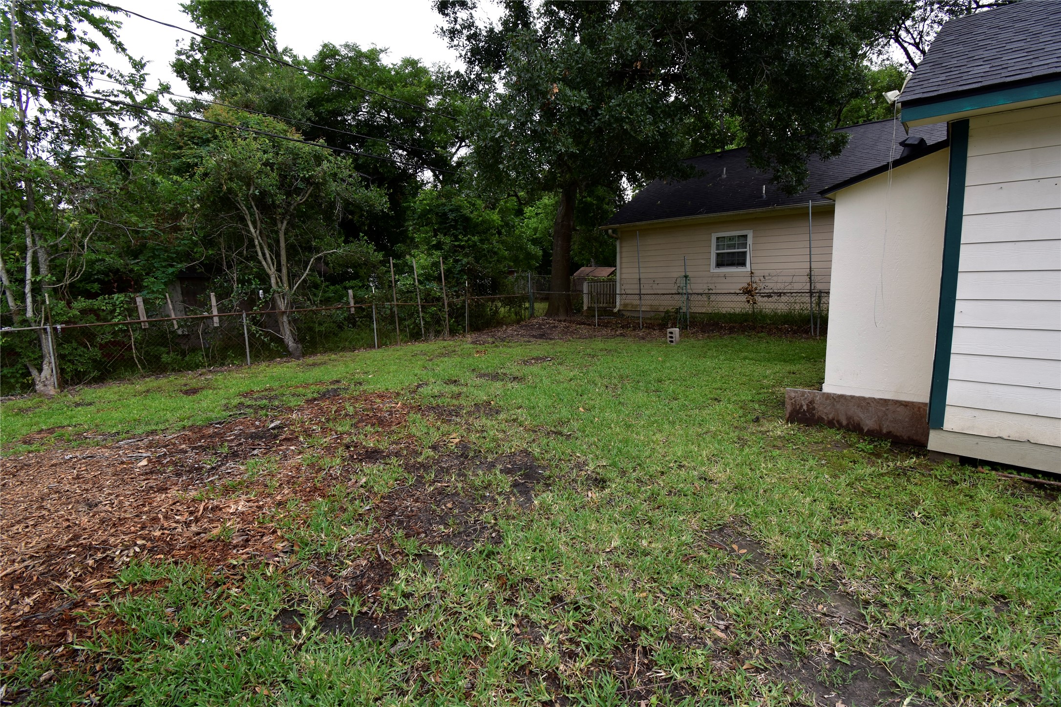 6229 Clover Ridge Street Houston, TX 77087 - Photo 7 of 25 a front view of house with yard and green space