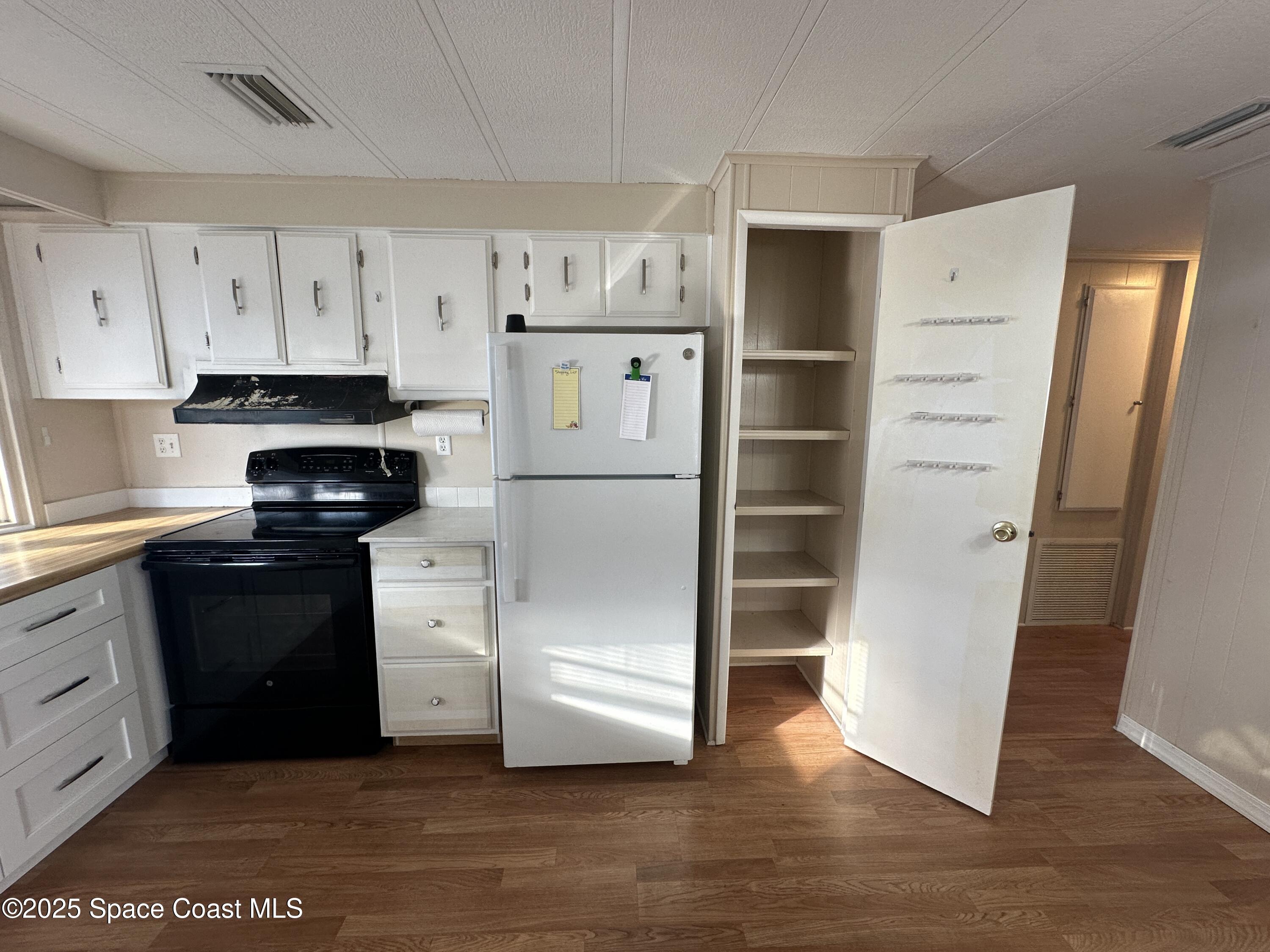 1675 Oceana Drive, Unit 5 Merritt Island, FL 32952 - Photo 5 of 14 Kitchen 3