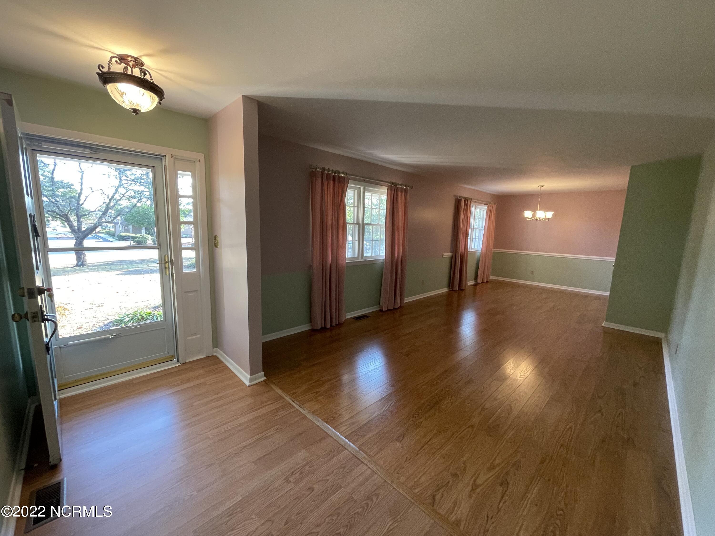 117 Windemere Road Wilmington, NC 28405 - Photo 7 of 18 IMG_7102
