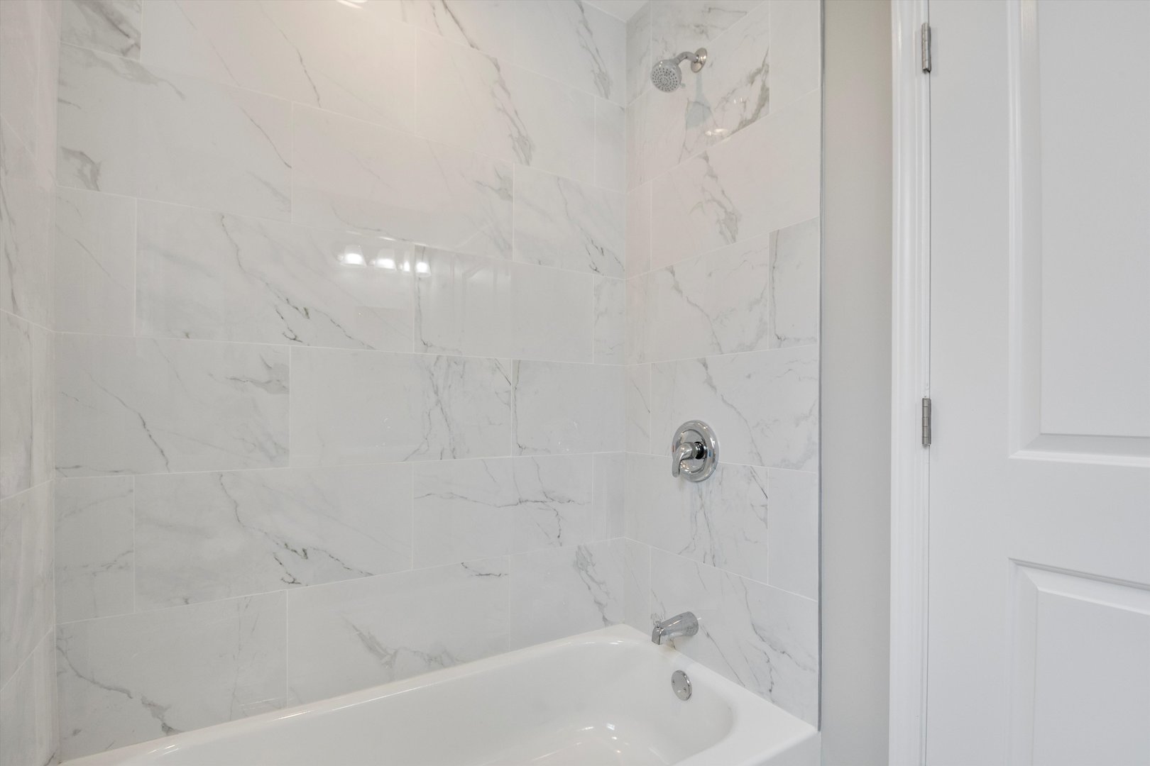 2513 5th Avenue North Riverside, IL 60546 - Photo 24 of 27 a bathroom with a bathtub