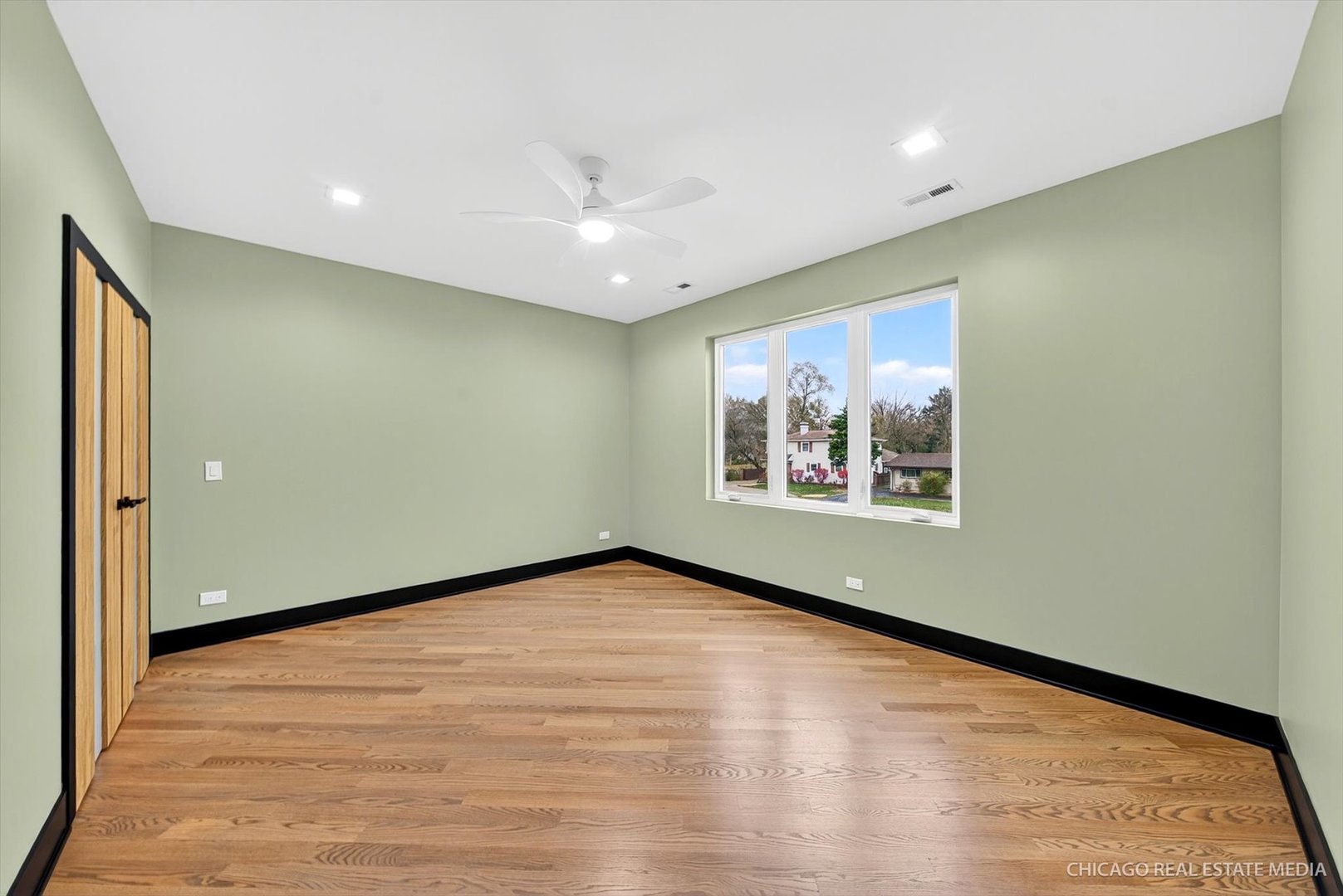 6090 Belmont Road Downers Grove, IL 60516 - Photo 52 of 75 an empty room with window