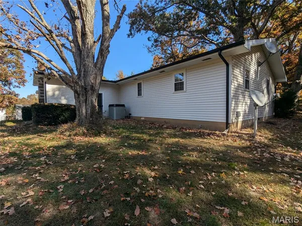 $260,000 | 19503 North Moonbeam Lane, Mount Vernon, IL 62864