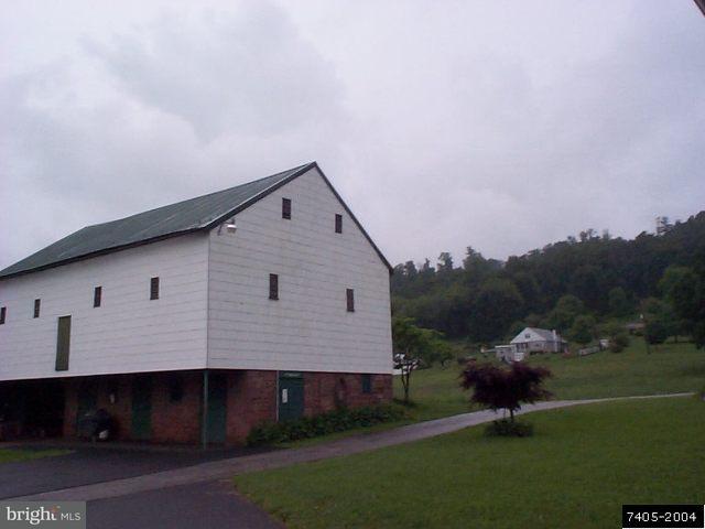 2680 Blackberry Road Dover, PA 17315 - Photo 3 of 6 Gallery Image 3
