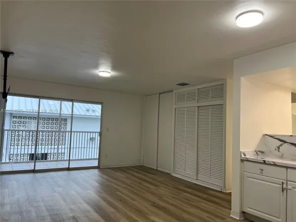$2,700 | 195 Sunrise Drive, Unit 6, Key Biscayne, FL 33149