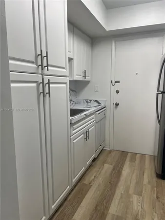 $2,600 | 195 Sunrise Drive, Unit 6, Key Biscayne, FL 33149