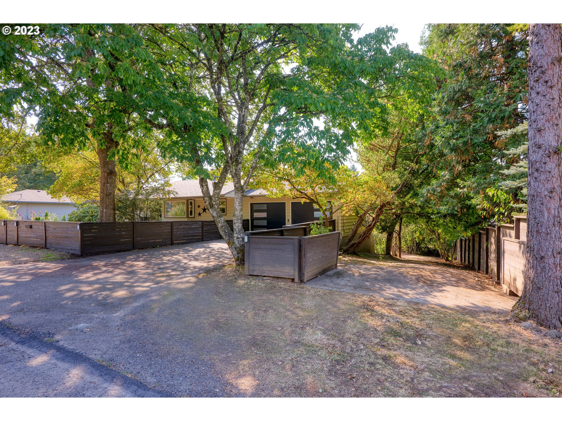 5914 Southwest Gunther Lane Portland, OR 97219 - Photo 3 of 40