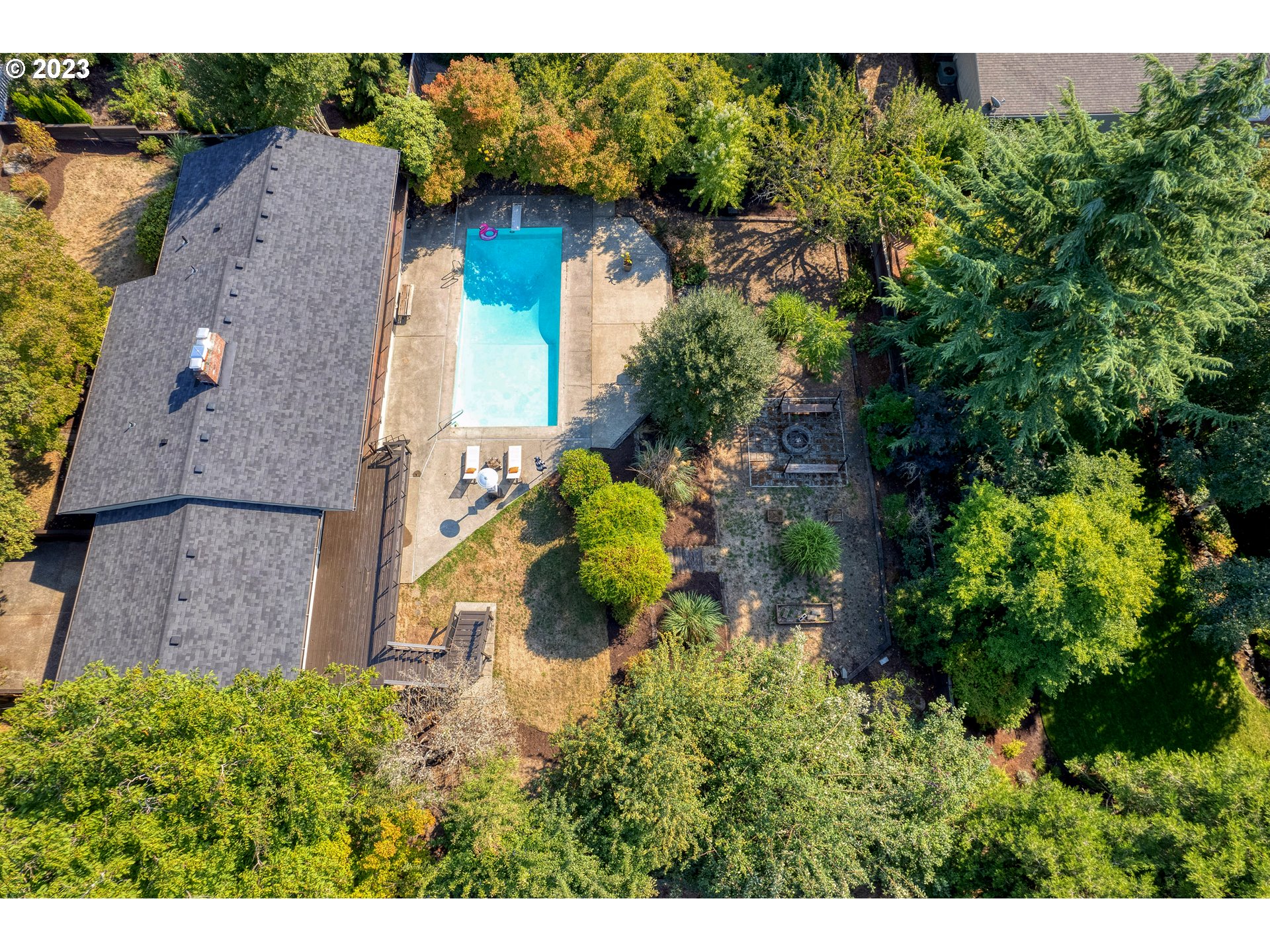 5914 Southwest Gunther Lane Portland, OR 97219 - Photo 35 of 40 an aerial view of a house with a yard