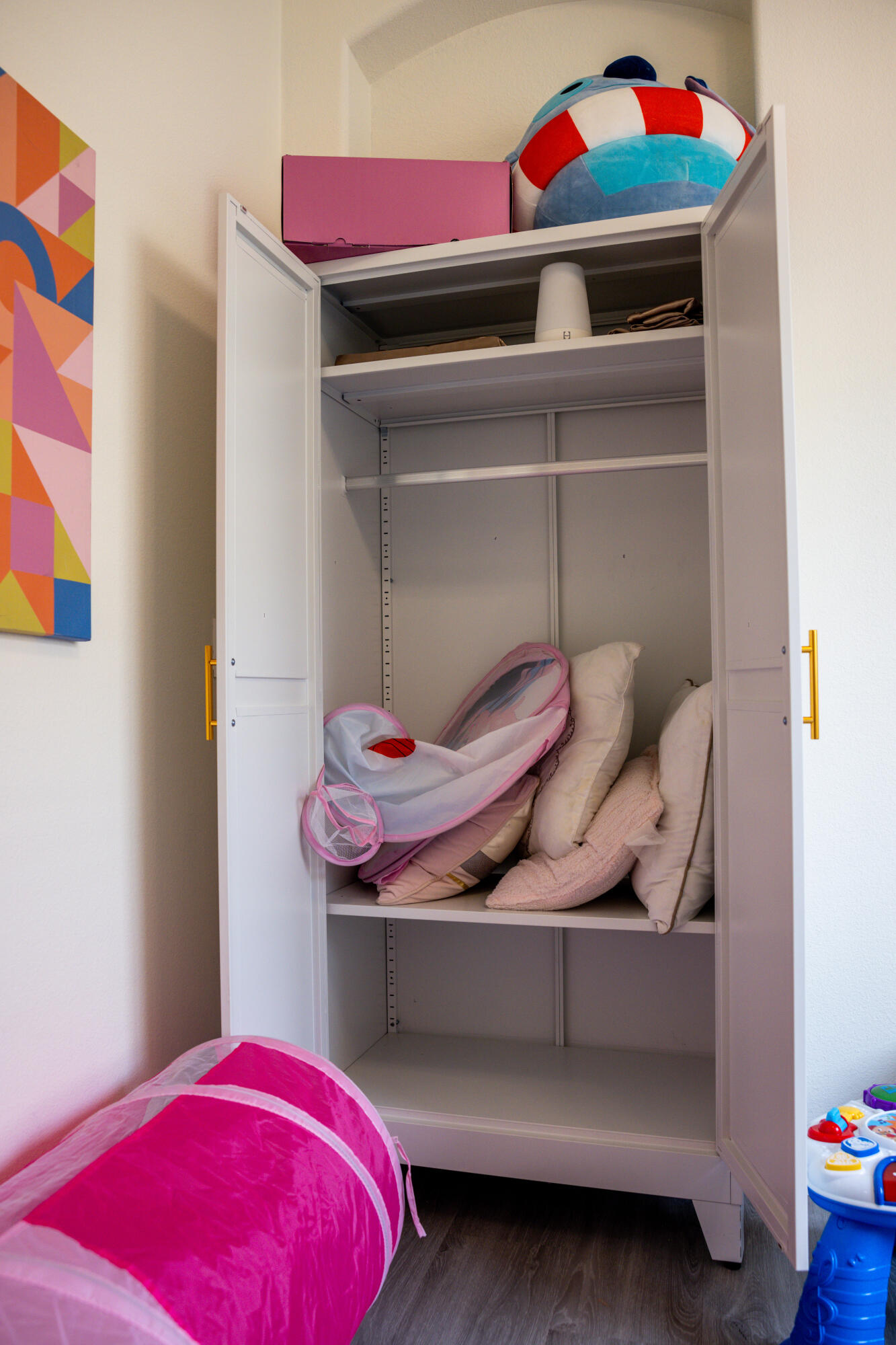 49527 Wayne Street Indio, CA 92201 - Photo 102 of 147 a bedroom with a bed and a dresser