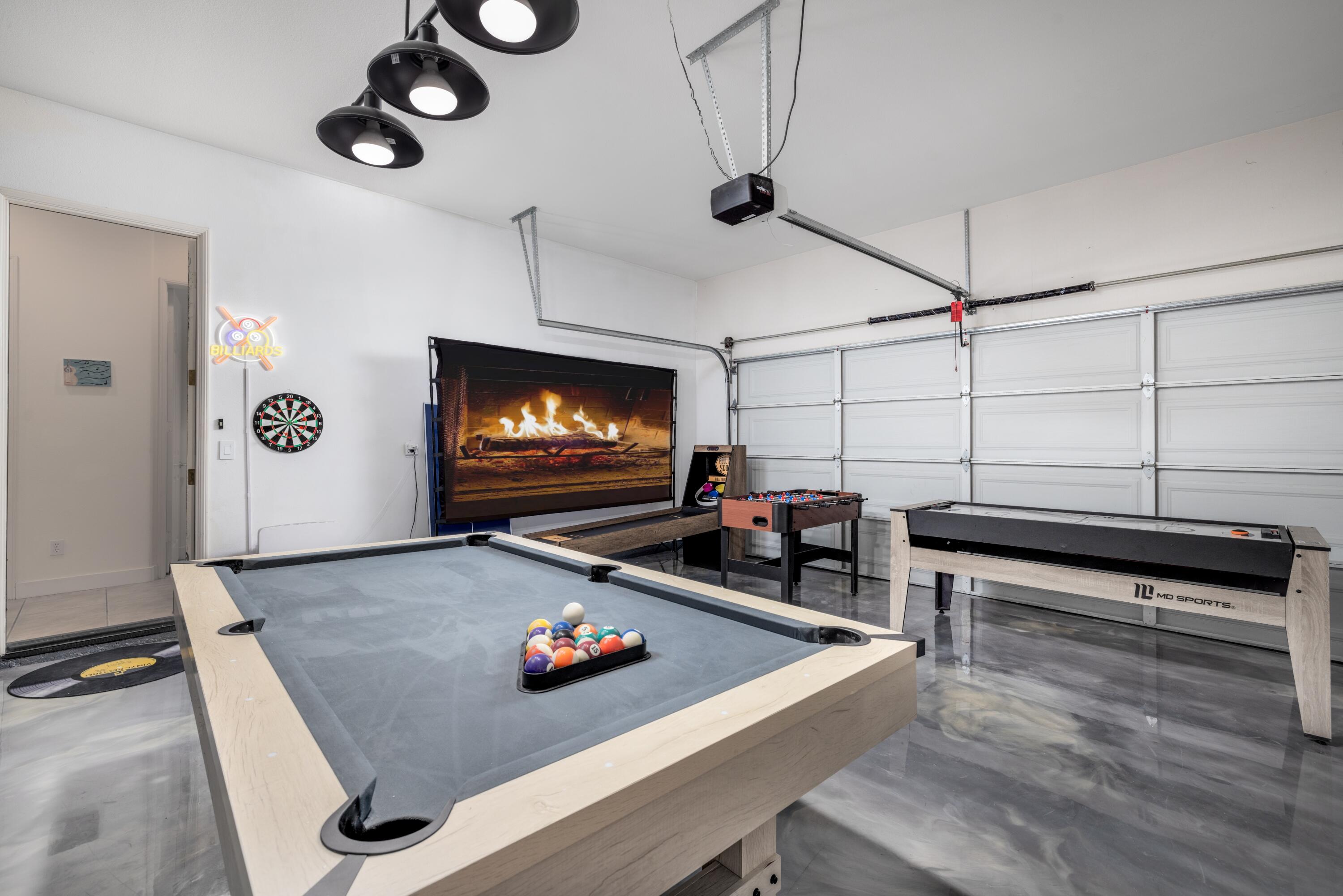 49527 Wayne Street Indio, CA 92201 - Photo 44 of 147 a living room with furniture and a flat screen tv