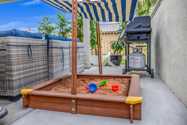 a view of a bunch of plants