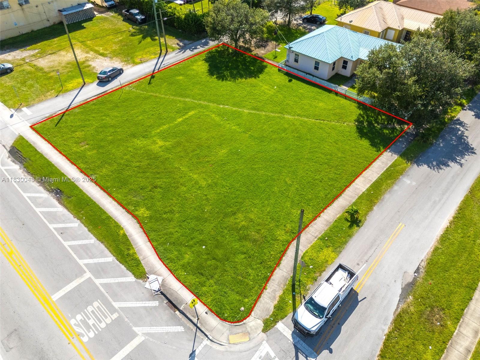 604 Southwest 6th Avenue Homestead, FL 33030 - Photo 2 of 18 a view of a tennis court
