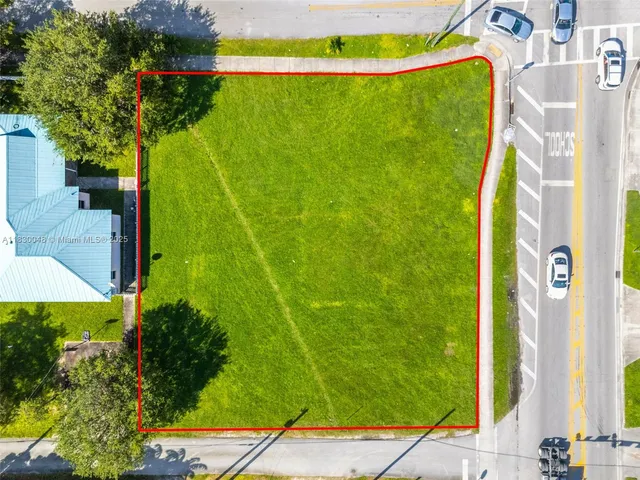 a view of an outdoor space