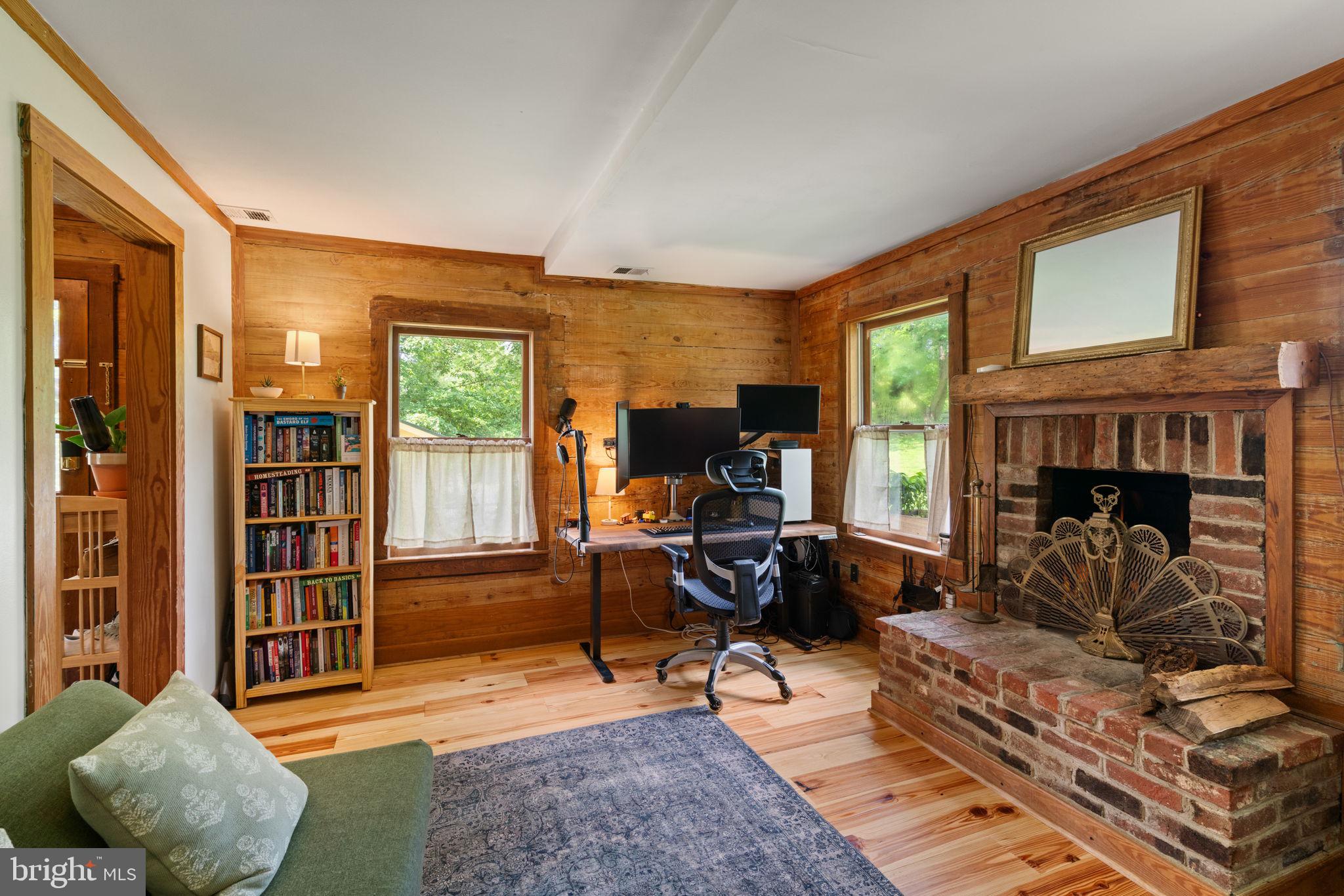 8520 Maidstone Road Delaplane, VA 20144 - Photo 18 of 67 Den/Study