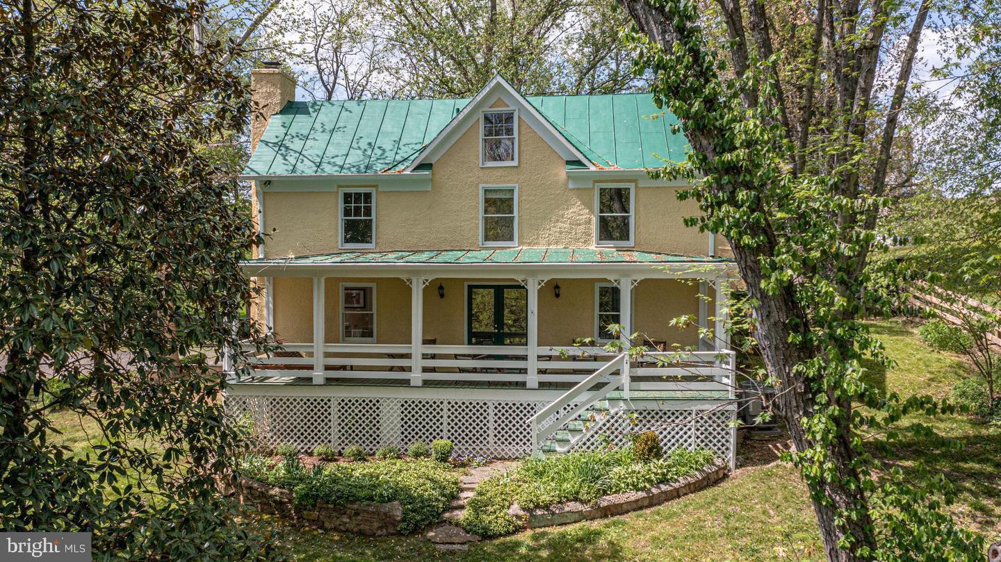 8520 Maidstone Road Delaplane, VA 20144 - Photo 2 of 67 Front of House with Spacious Porch