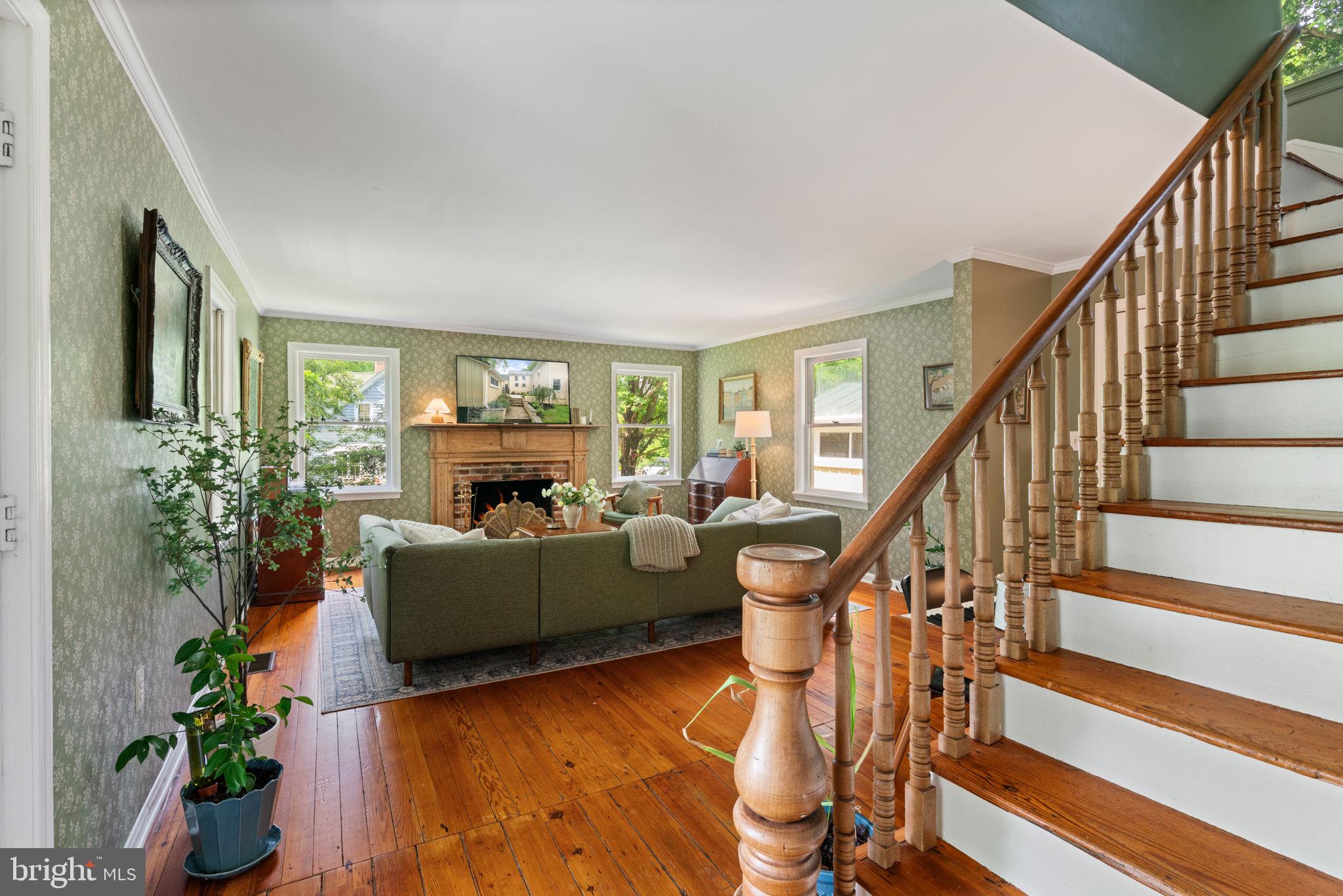 8520 Maidstone Road Delaplane, VA 20144 - Photo 30 of 67 Living Room with Hardwood Floors