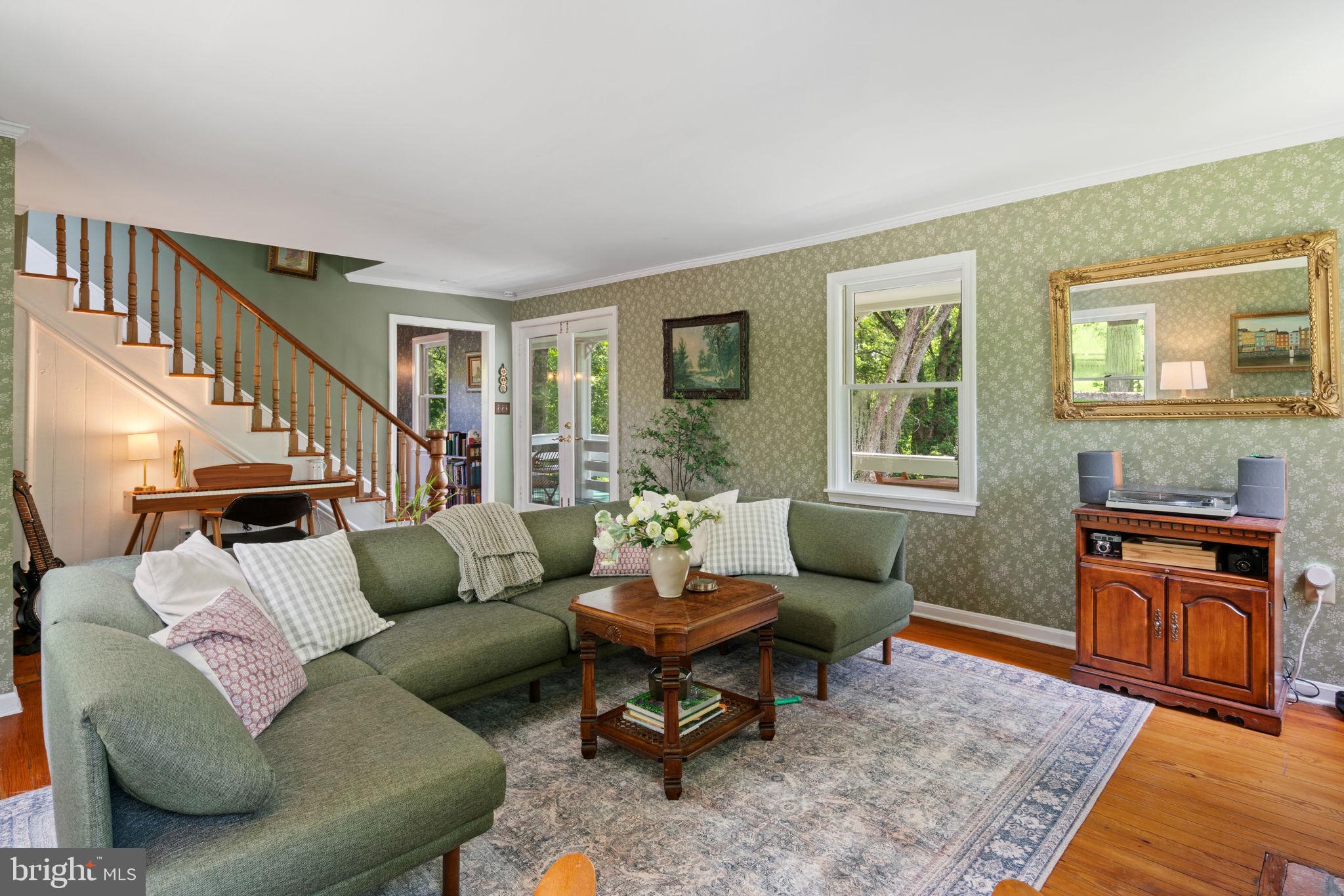 8520 Maidstone Road Delaplane, VA 20144 - Photo 32 of 67 Living Room