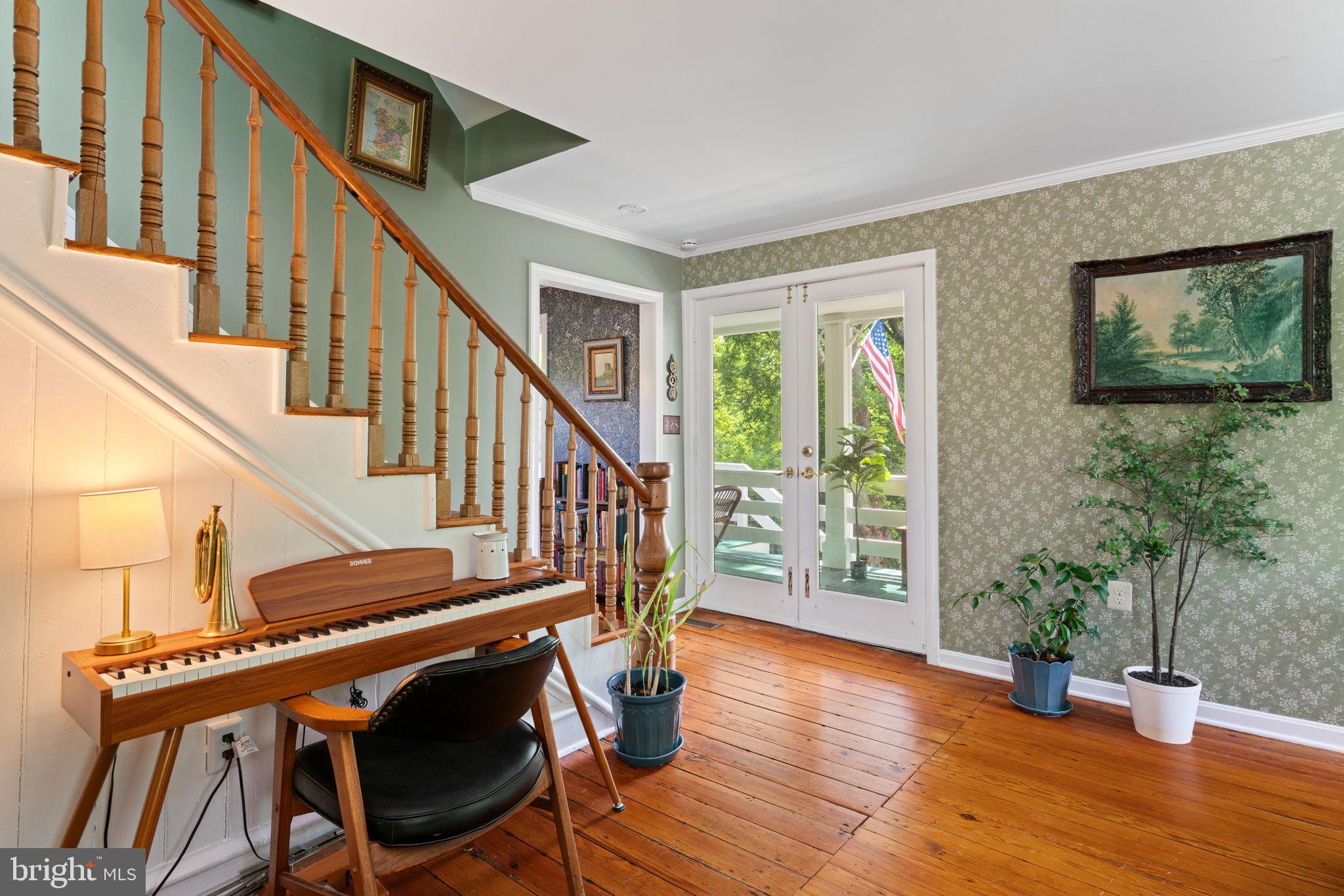 8520 Maidstone Road Delaplane, VA 20144 - Photo 34 of 67 Living Room overlooking the Front Porch