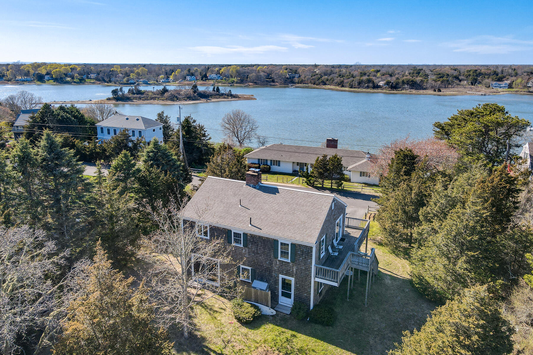 an aerial view of a house with outdoor space and lake view