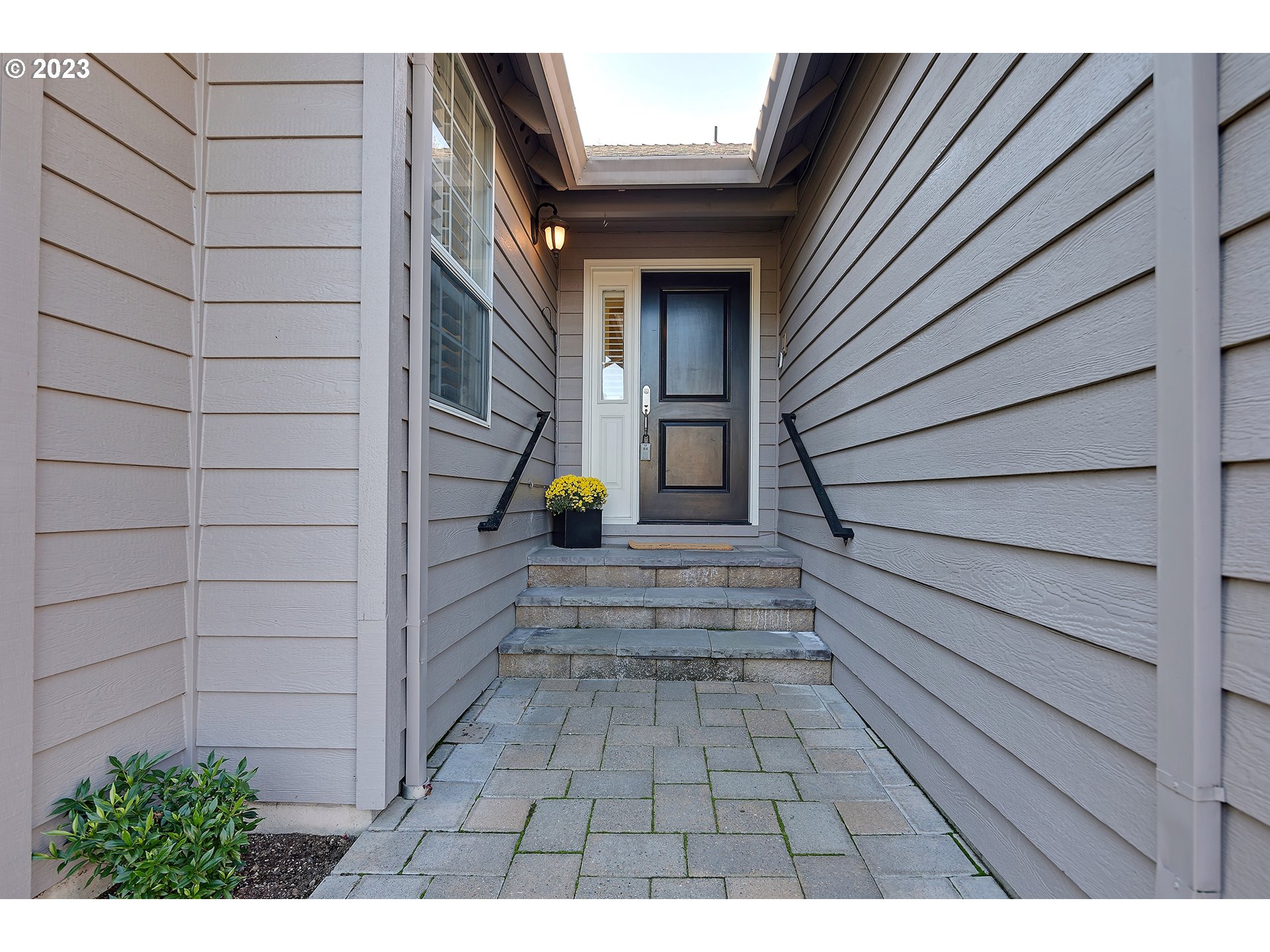 9227 Southwest Davies Road Beaverton, OR 97008 - Photo 2 of 22 Gallery Image 2