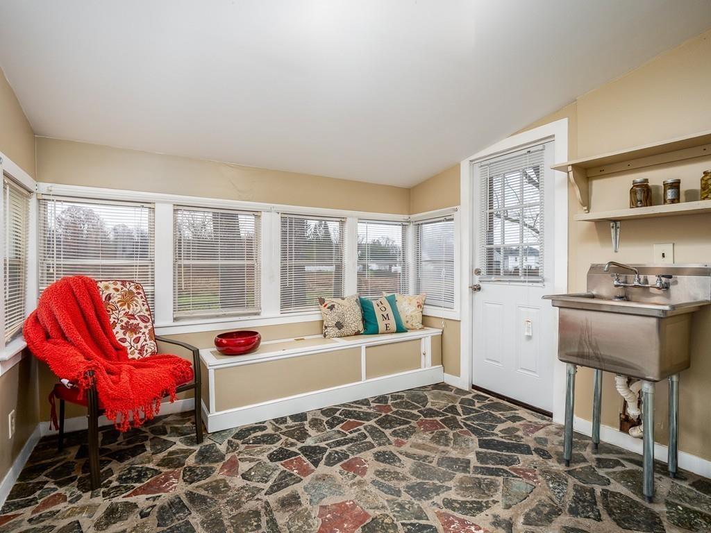 73 Russell Road Westfield, MA 01085 - Photo 7 of 33 Gallery Image 7