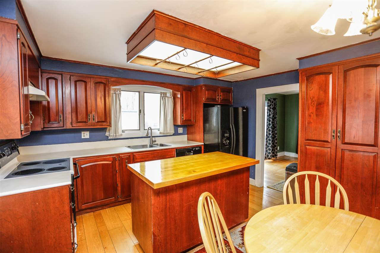 667 Calef Road Manchester, NH 03103 - Photo 8 of 30