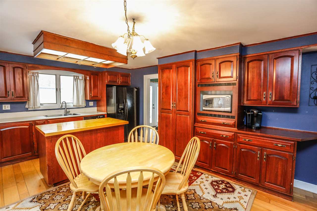 667 Calef Road Manchester, NH 03103 - Photo 9 of 30