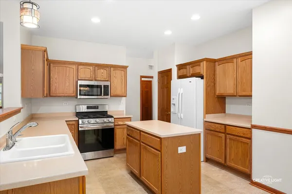$389,990 | 790 Bohannon Circle, Oswego, IL 60543
