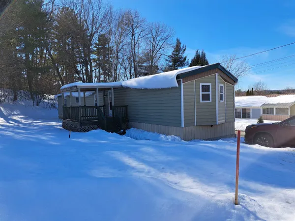 $127,500 | 1025 Mountainview Avenue, Unit TWIN VALLEY ESTATES, Charlestown, NH 03603