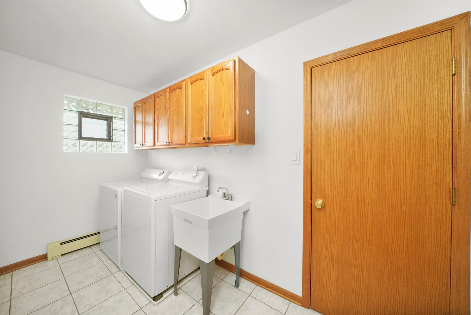 9016 West 140th Street, Unit 3A Orland Park, IL 60462 - Photo 17 of 25 a bathroom with a sink and a mirror