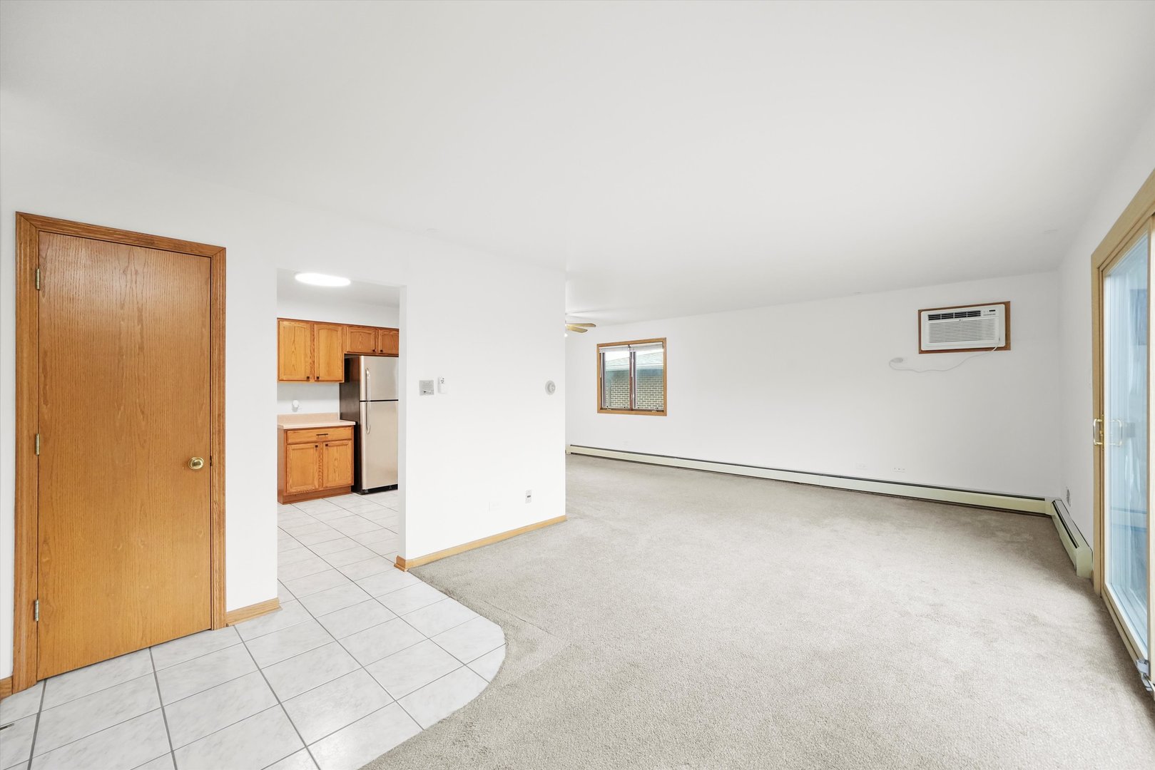 9016 West 140th Street, Unit 3A Orland Park, IL 60462 - Photo 2 of 25 a view of a big room with closet and windows