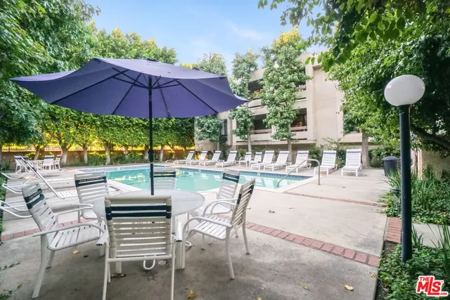 $4,200 | 15233 West Magnolia Boulevard, Unit 102, Sherman Oaks, CA 91403