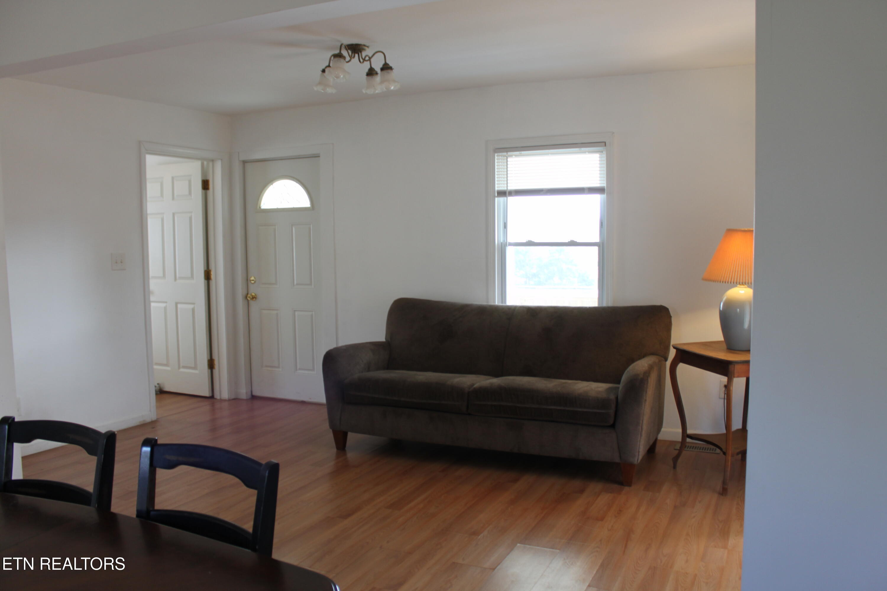 818 Medaris Street Clinton, TN 37716 - Photo 12 of 22 IMG_1736